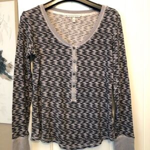 🐩 🌹Victoria’s secret henley top